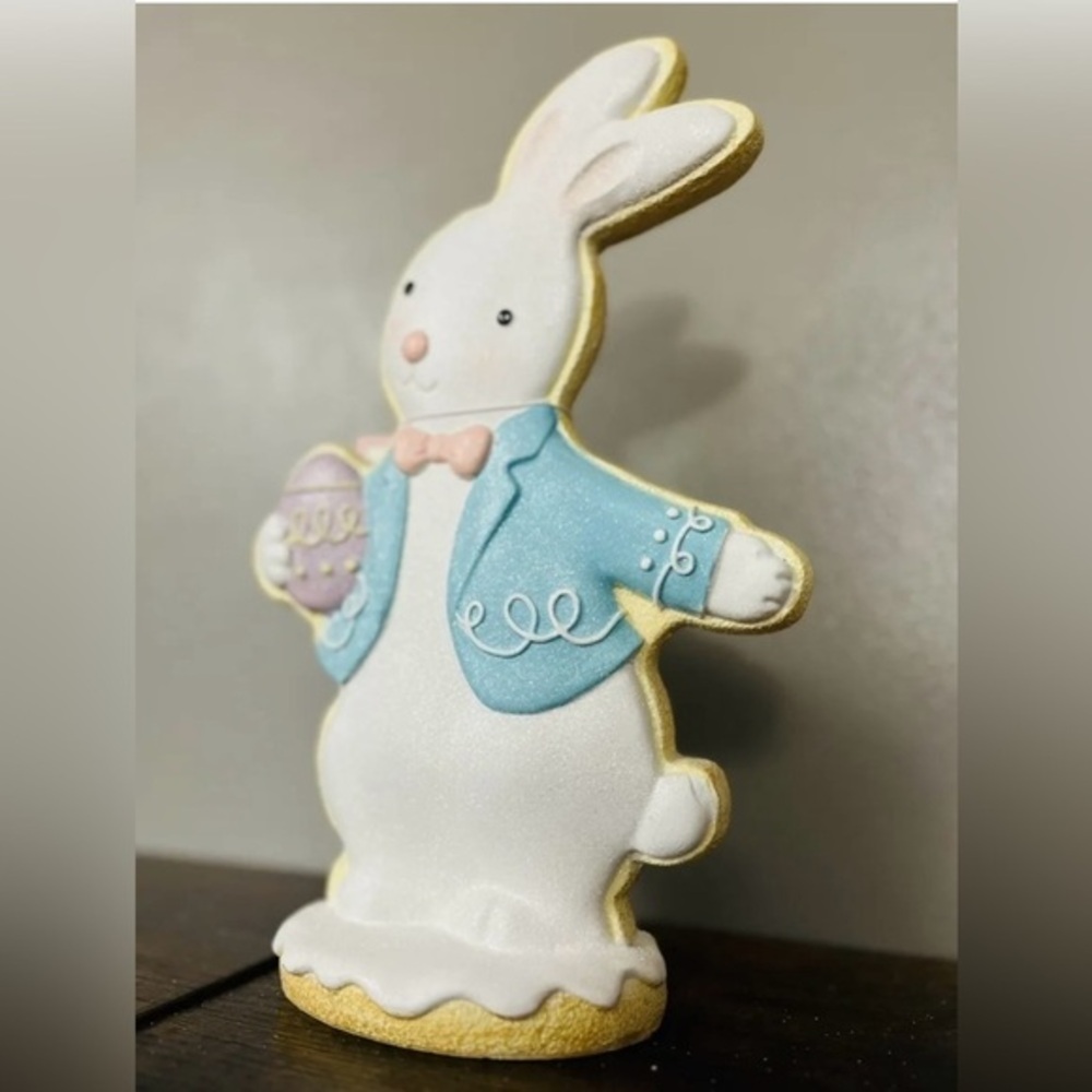 Cupcakes & Cashmere Pastel Easter Bunny Sugar Cookie Gingerbread Decor NWT